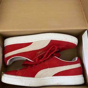 Women’s Pumas - red Suede
